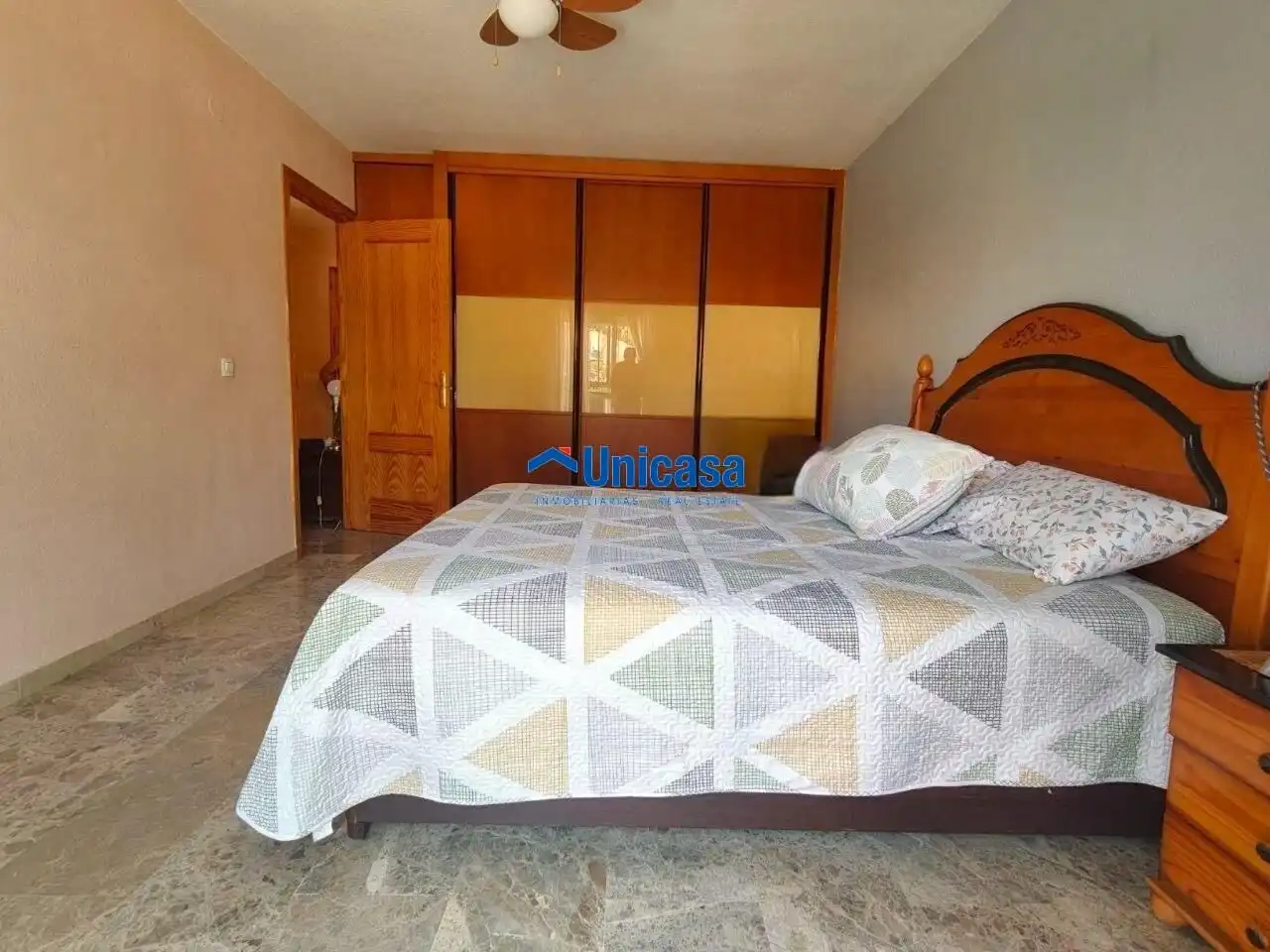 Habitación de Casa adosada en venta en Málaga