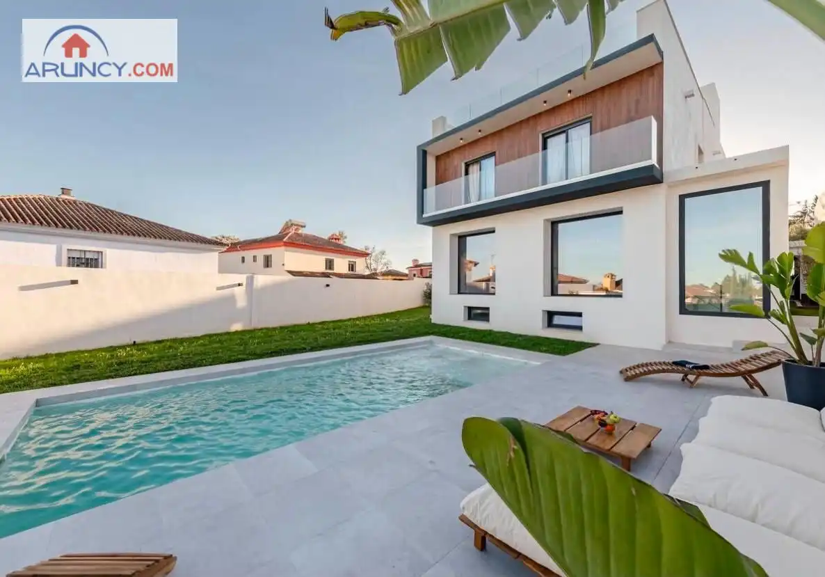 Swimming pool of Houses for rent in Gelves