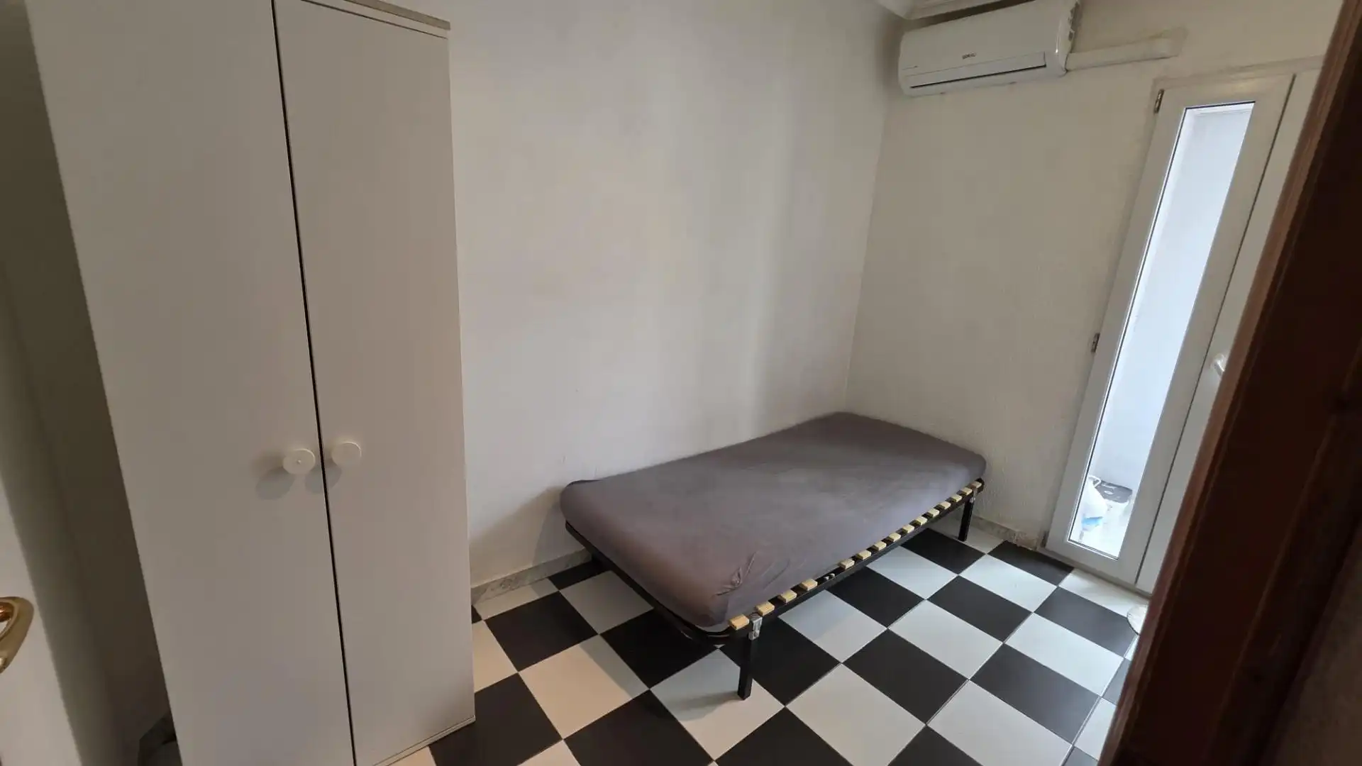 Habitación de Apartamento de alquiler en Alicante / Alacant con Aire acondicionado, Amueblado y Balcón