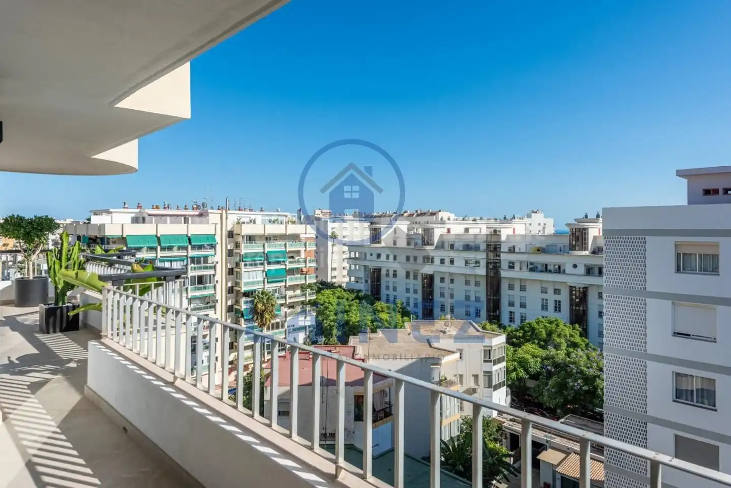 Außenansicht von Dachboden zum Verkauf in Marbella mit Klimaanlage, Heizung und Terrasse