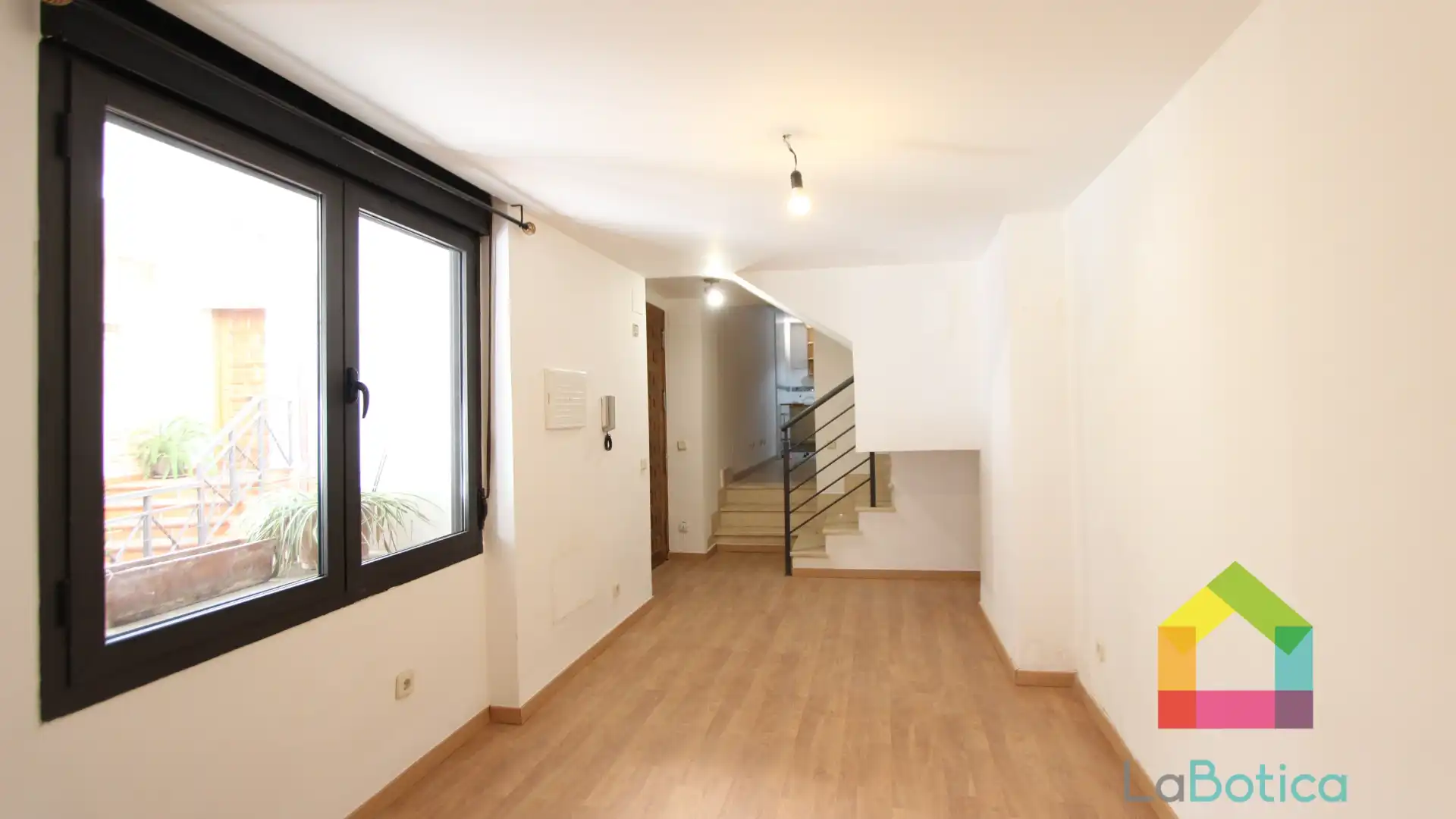 Duplex for sale in  Toledo Capital  with Air Conditioner