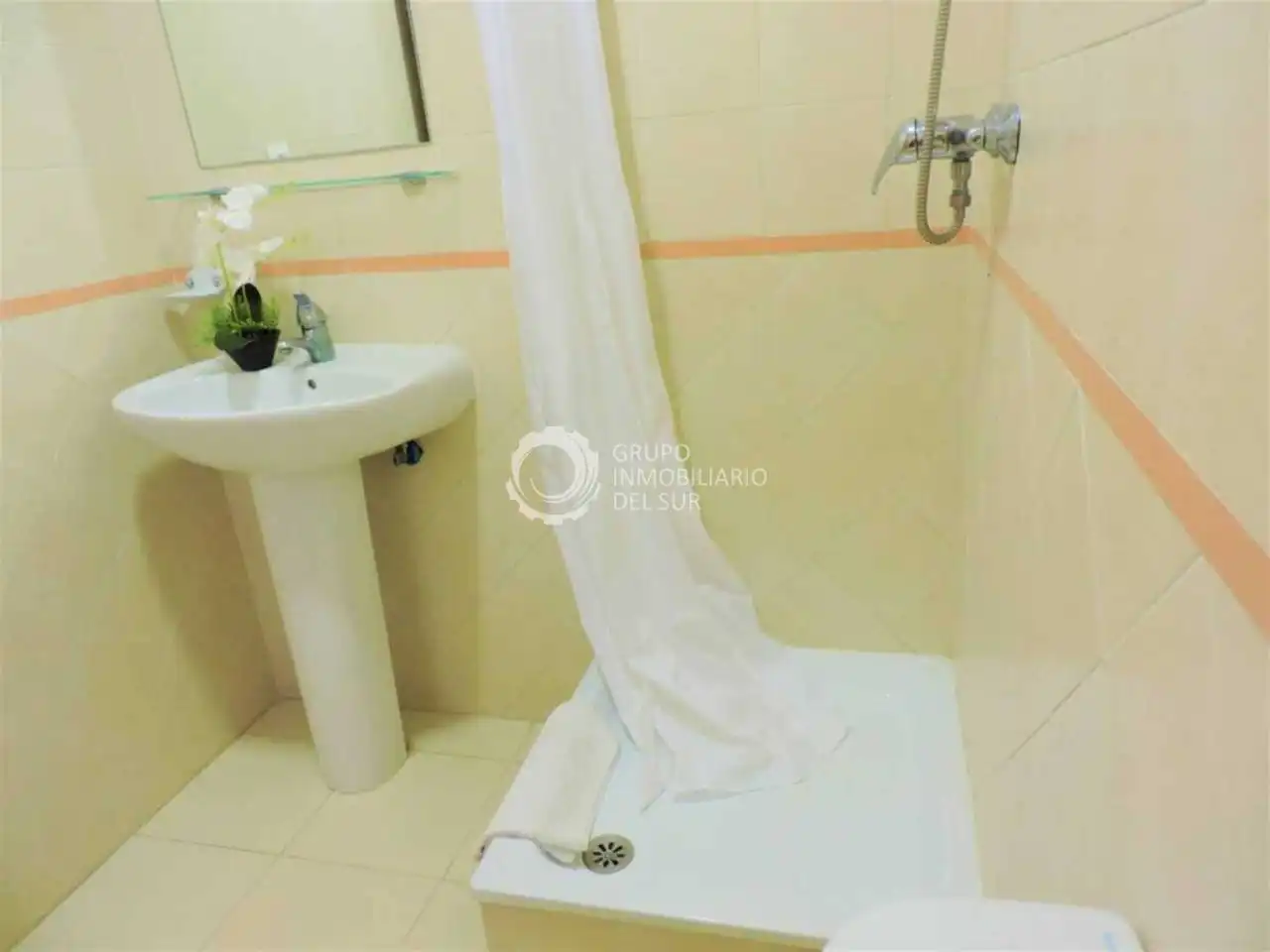 Baño de Dúplex de alquiler en Barbate con Aire acondicionado, Jardín privado y Amueblado