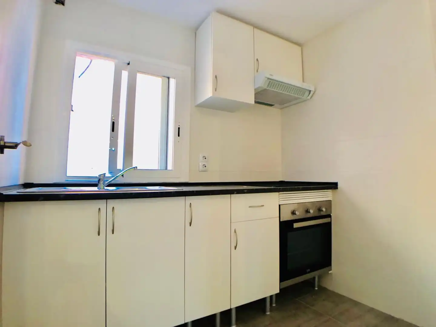Kitchen of Flat for sale in L'Hospitalet de Llobregat  with Parquet flooring