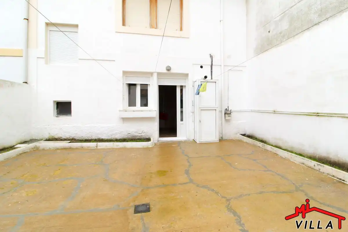 Vista exterior de Casa o chalet en venta en Laredo con Calefacción, Terraza y Amueblado