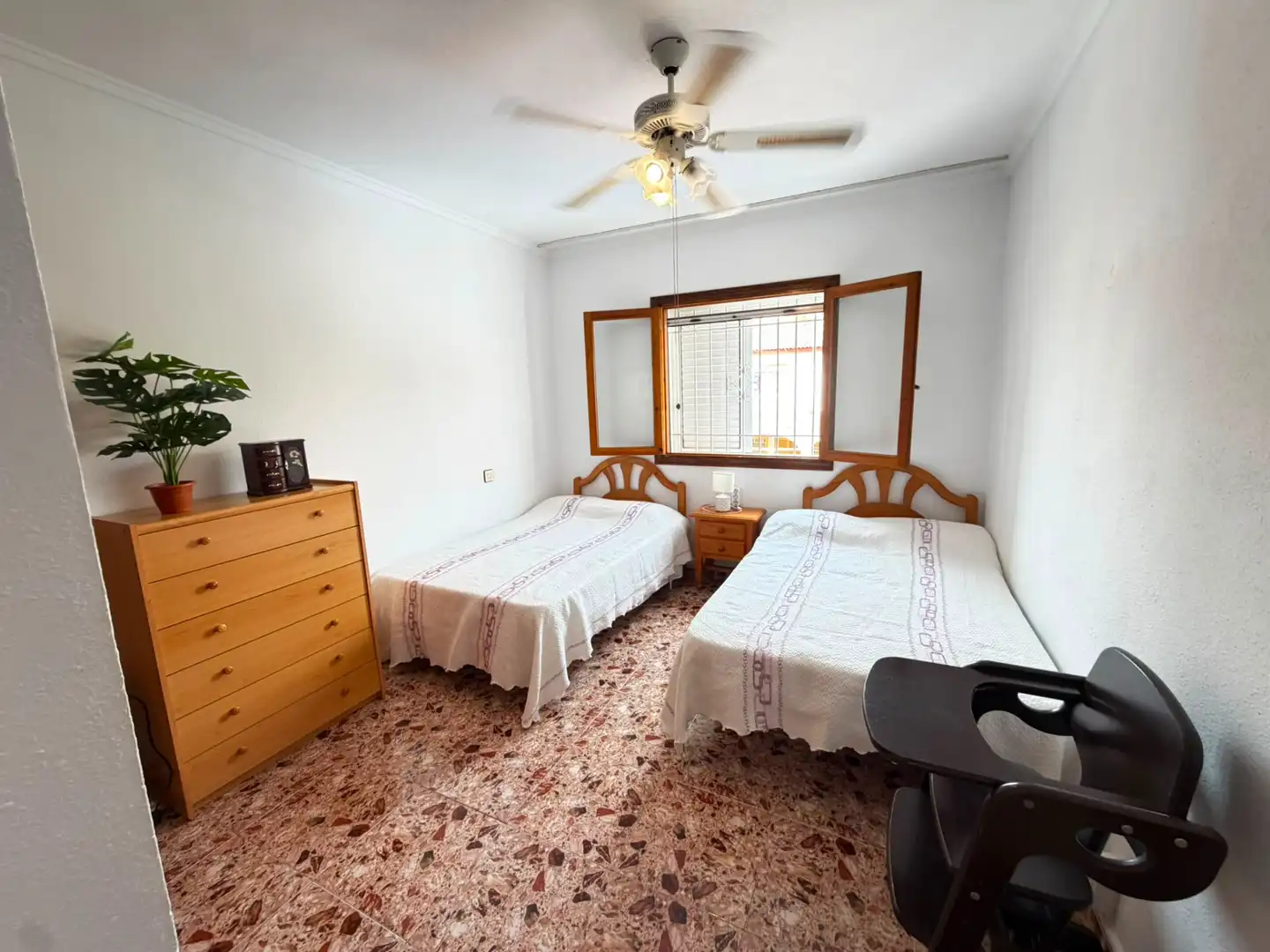 Schlafzimmer von Einfamilien-Reihenhaus zum Verkauf in Los Alcázares mit Klimaanlage, Abstellraum und Möbliert
