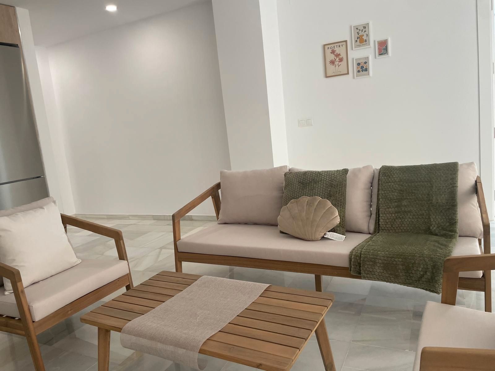 Living room of Flat to share in Málaga Capital  with Air Conditioner, Heating and Furnished