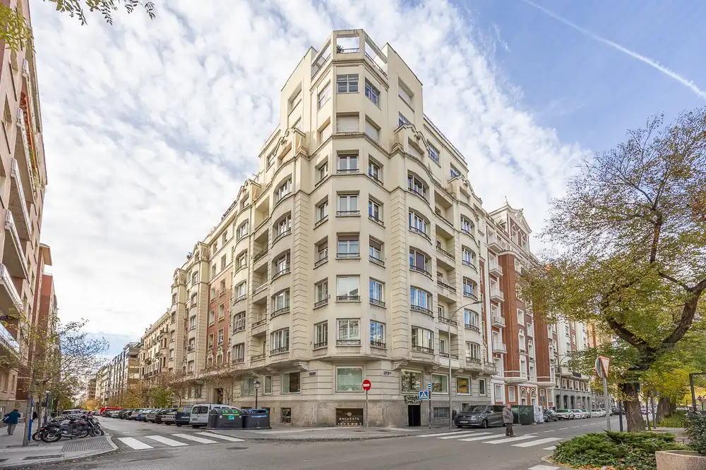 Außenansicht von Wohnung zum Verkauf in Madrid mit Klimaanlage, Heizung und Abstellraum