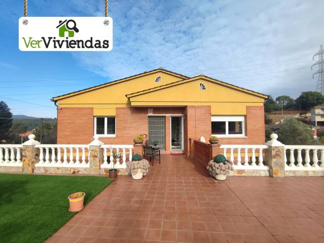 Casa-chalet en Venta en Carrer dels Països Catalans, 18 en Castellbisbal