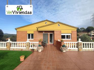 Casa amb balcó en venda a Carrer dels Països Catalans 18
