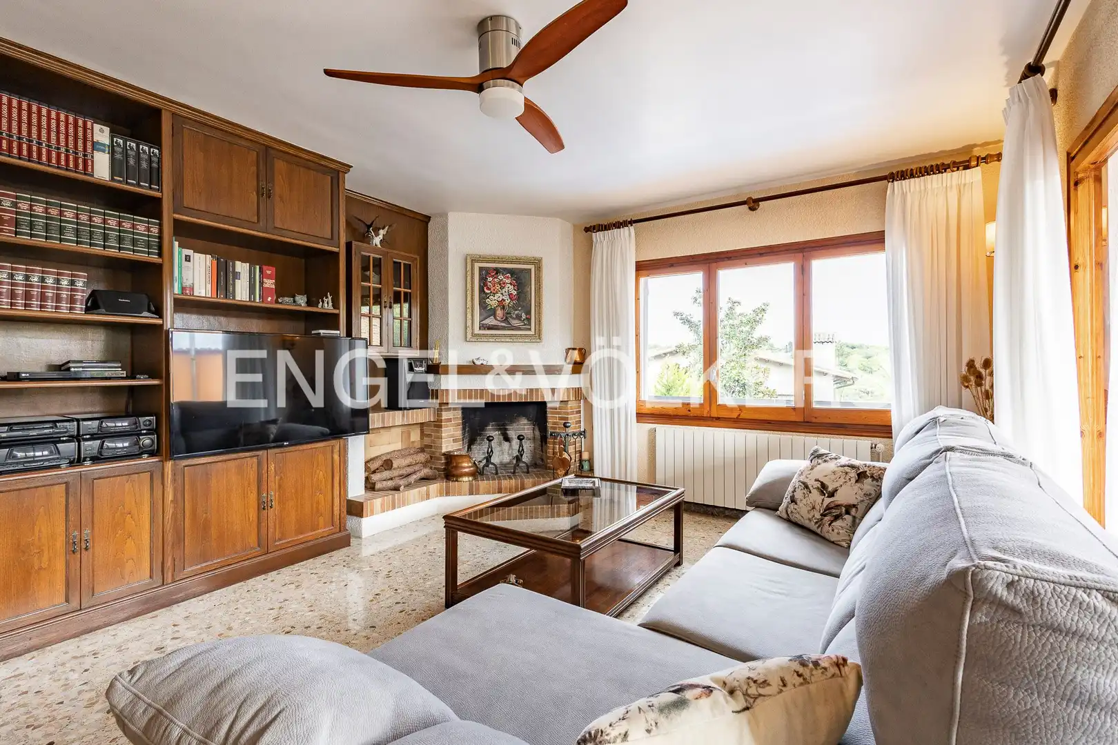 Sala de estar de Casa o chalet en venta en Vilanova i la Geltrú con Aire acondicionado, Calefacción y Jardín privado