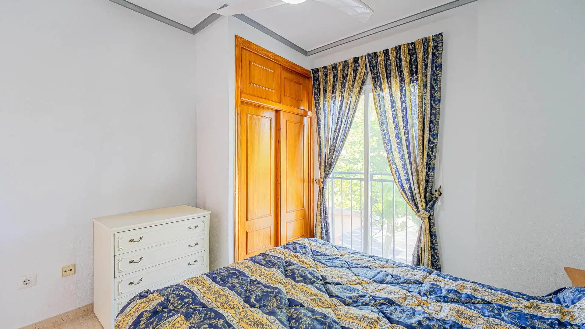 Habitación de Dúplex en venta en Torrevieja con Aire acondicionado, Jardín privado y Trastero