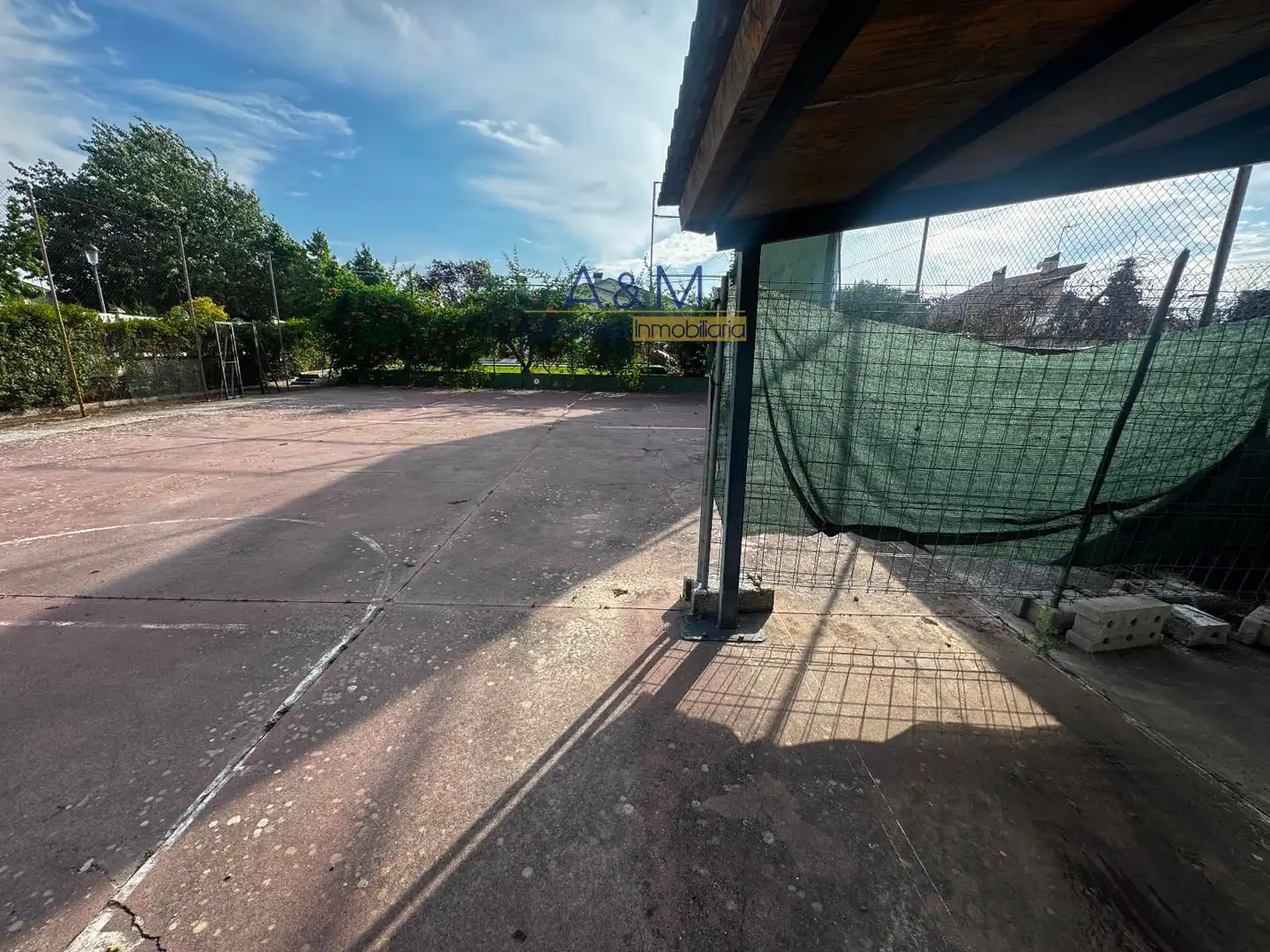 Aparcament de Casa o xalet en venda en Viana de Cega amb Piscina