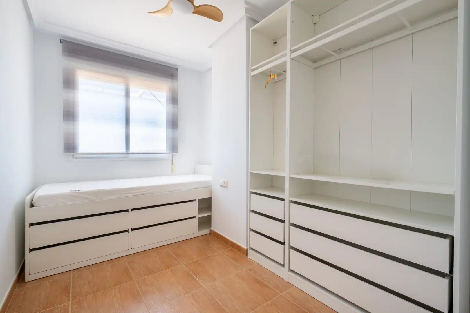 Habitación de Ático de alquiler en Almería con Aire acondicionado, Calefacción y Jardín privado