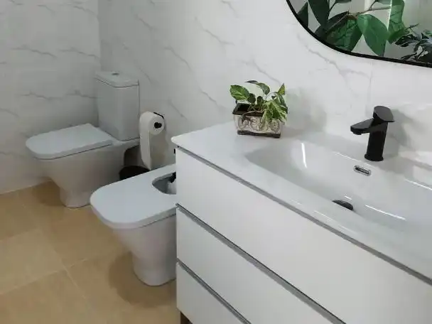 Bany de Casa o xalet en venda en La Zubia Ciudad