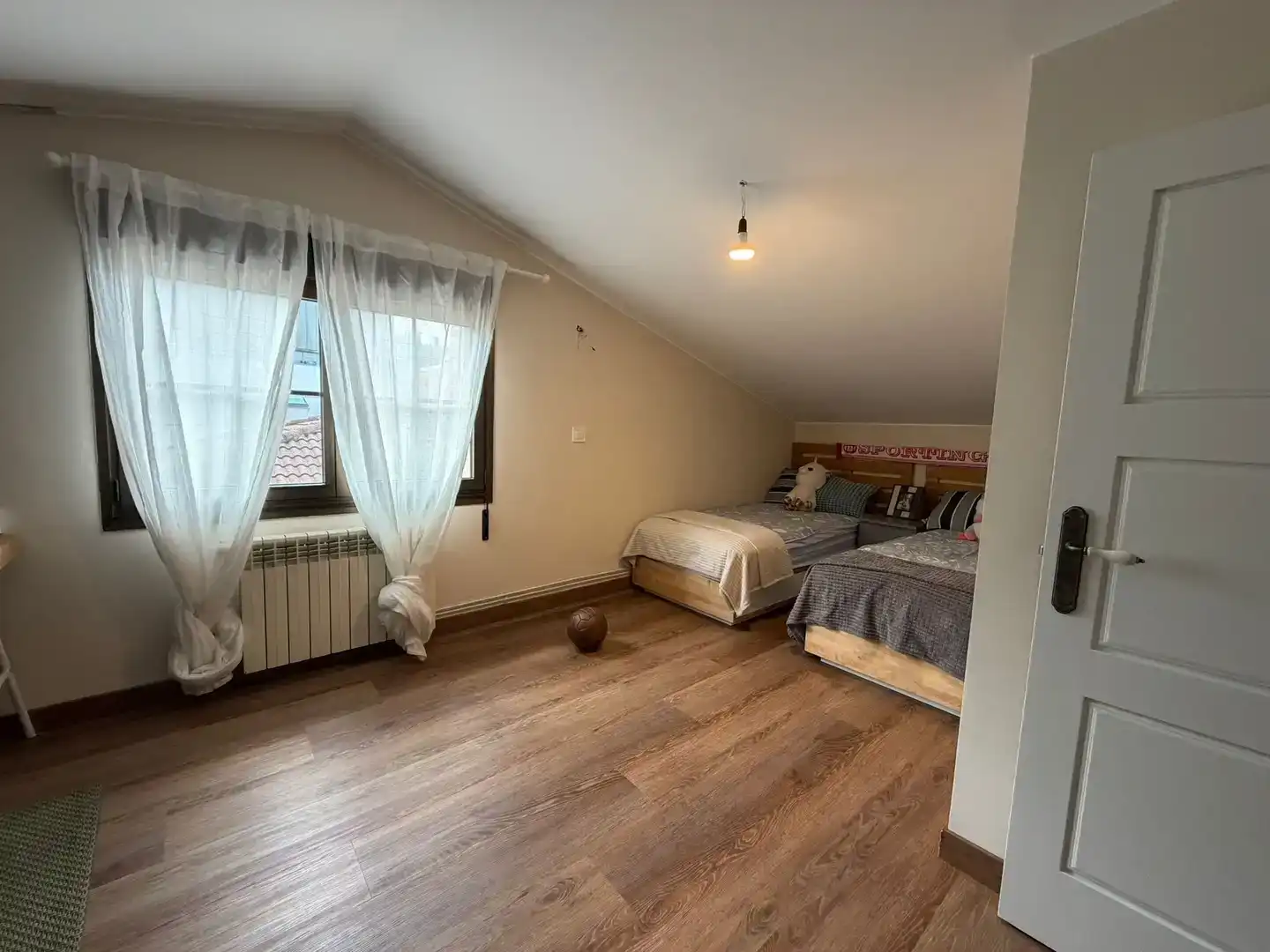 Dormitori de Casa o xalet en venda en La Pola Siero