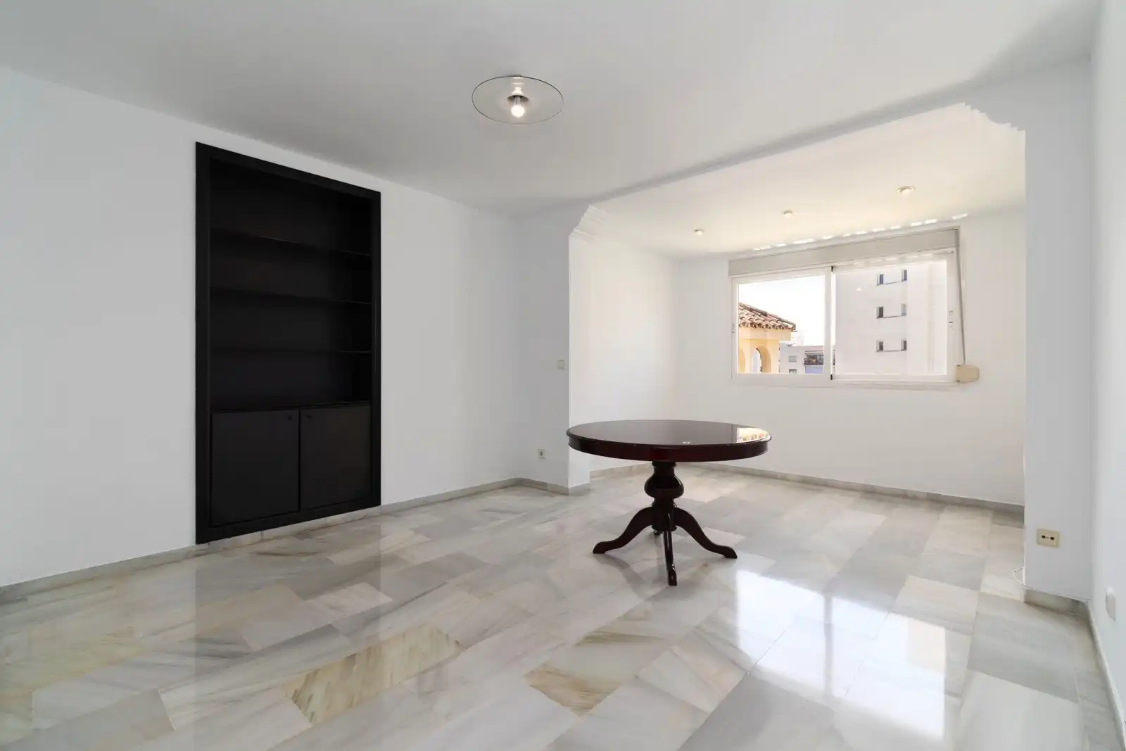 Esszimmer von Dachboden zum Verkauf in Marbella mit Klimaanlage, Terrasse und Möbliert