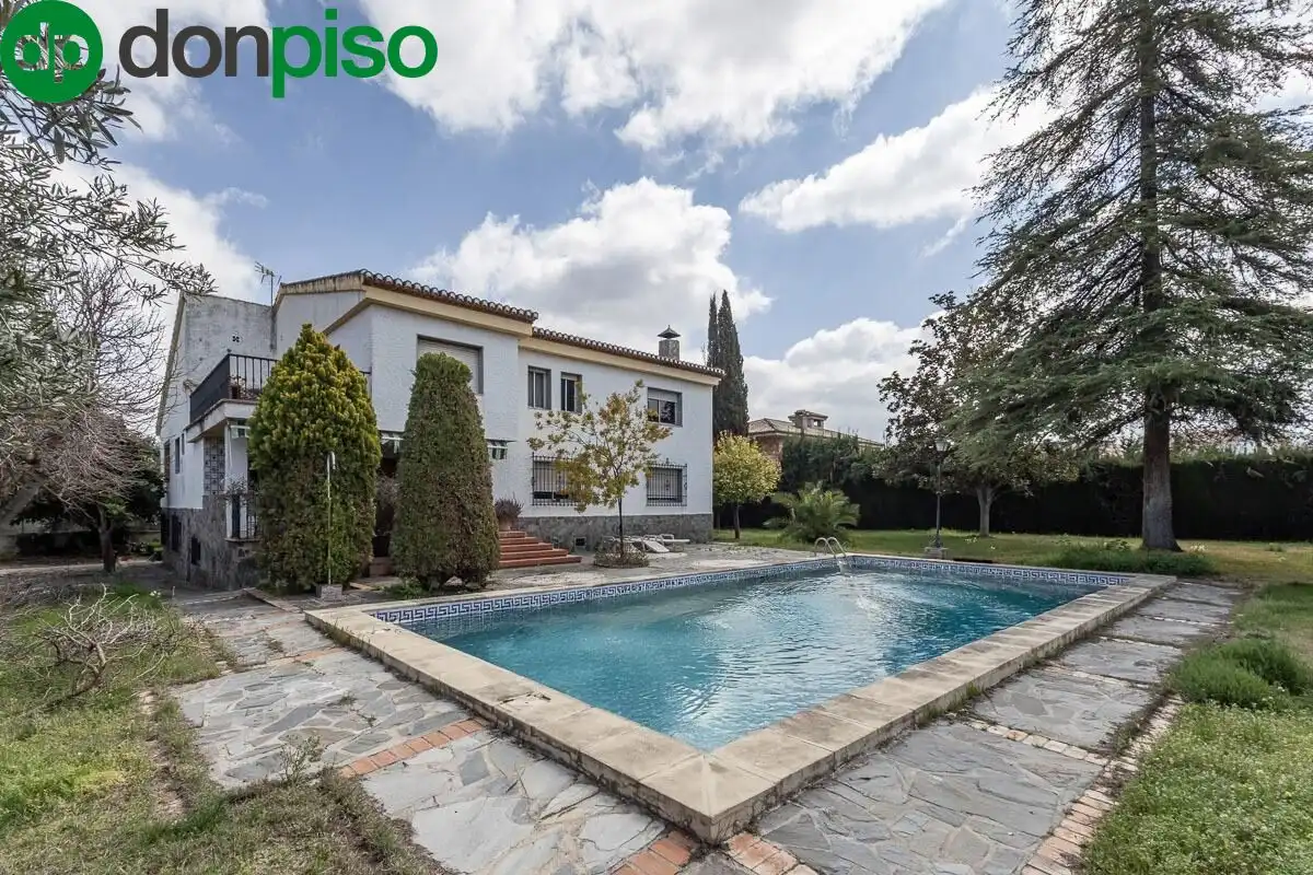 House with pool for sale in Calle GERANEO