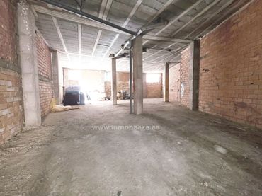 Local comercial en venda a Baeza