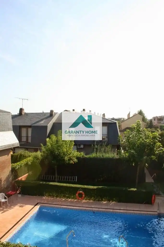 Apartamento de alquiler en Boadilla del Monte con Aire acondicionado, Calefacción y Jardín privado