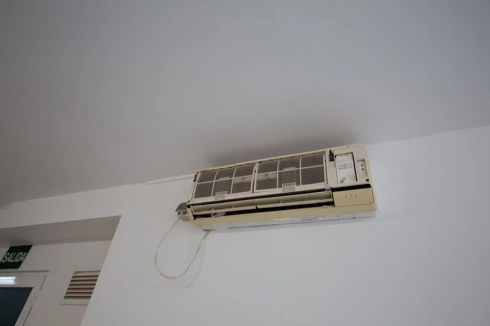 Habitación de Local en venta en Alicante / Alacant con Aire acondicionado y Amueblado