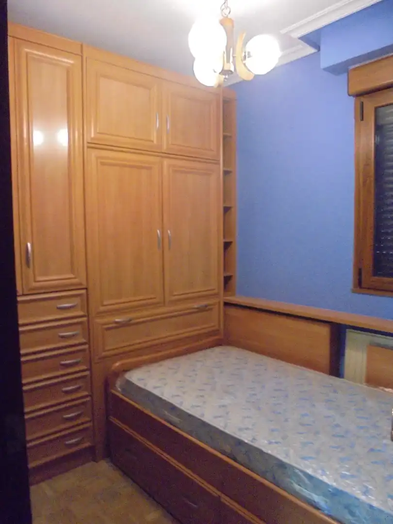 Habitación de Piso de alquiler en Avilés con Calefacción, Parquet y Horno