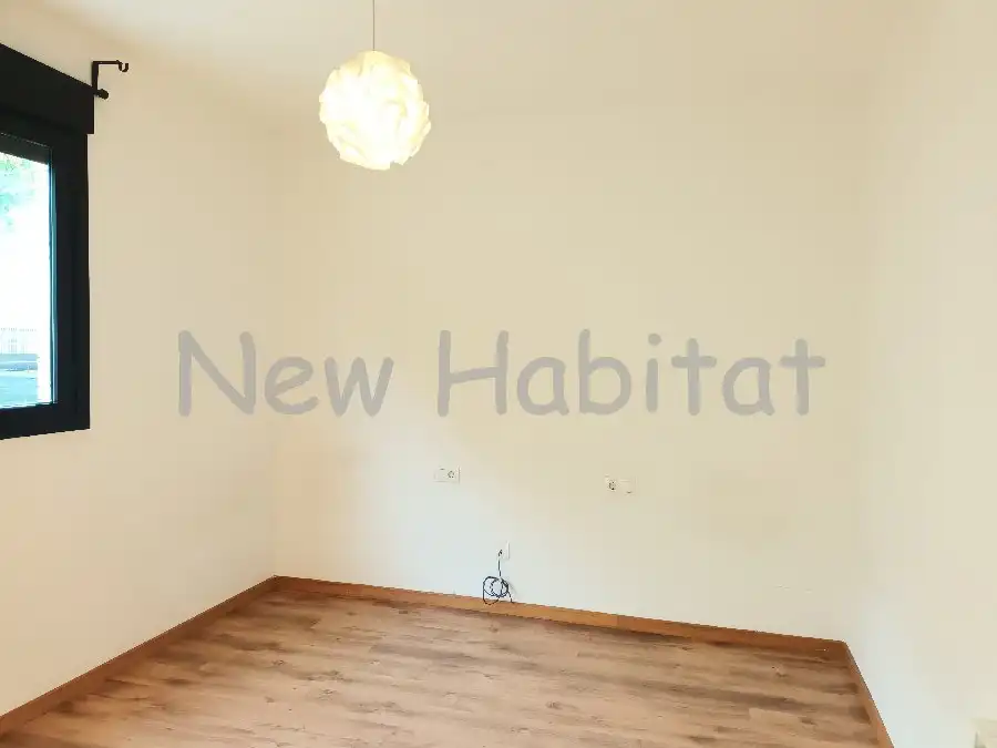 Habitación de Casa adosada en venta en Castellón de la Plana / Castelló de la Plana con Aire acondicionado, Jardín privado y Terraza