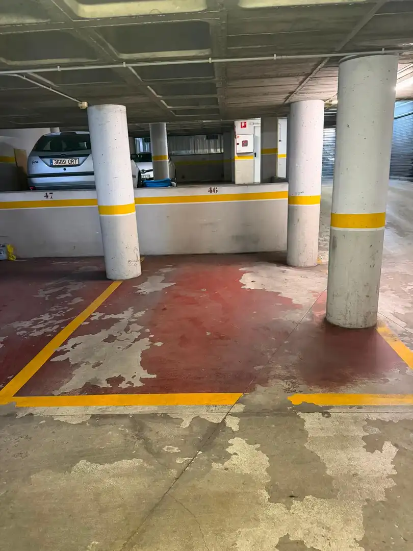 Parking of Garage for rent in Vic
