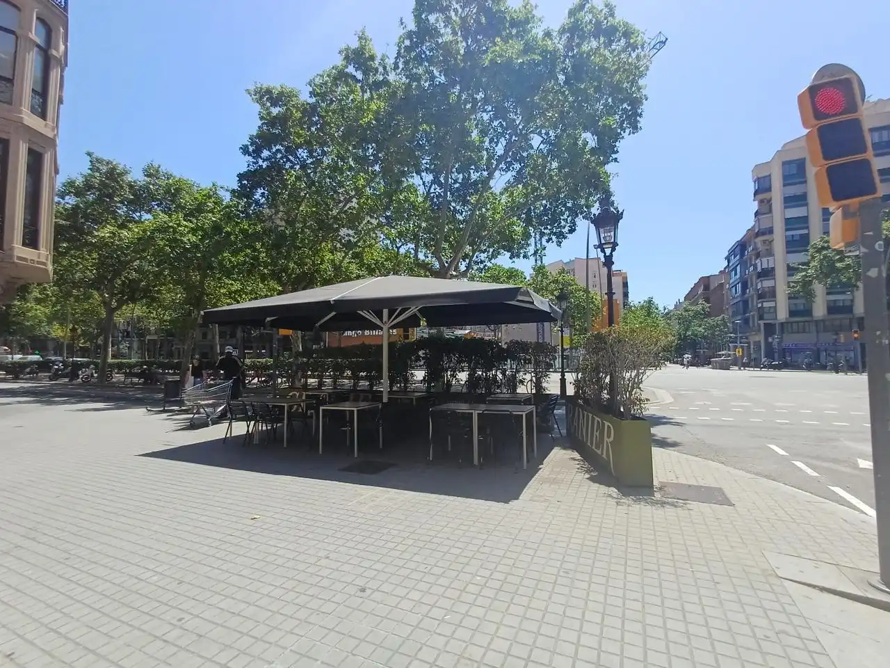 Geschaftsraum zur ubertragung in Barcelona mit Möbliert