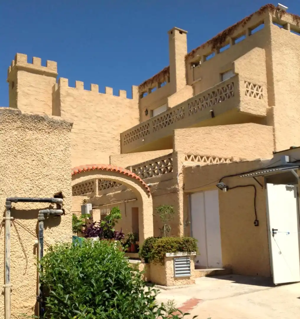 Vista exterior de Edifici en venda en Benidorm amb Piscina comunitària