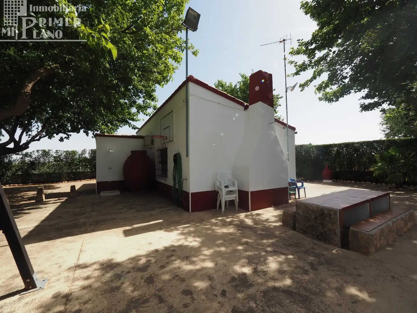 Exterior view of Houses for sale in Argamasilla de Alba  with Swimming Pool