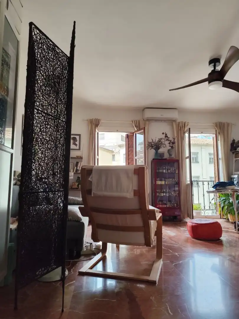 Sala de estar de Piso en venta en Granada con Calefacción, Amueblado y Alarma
