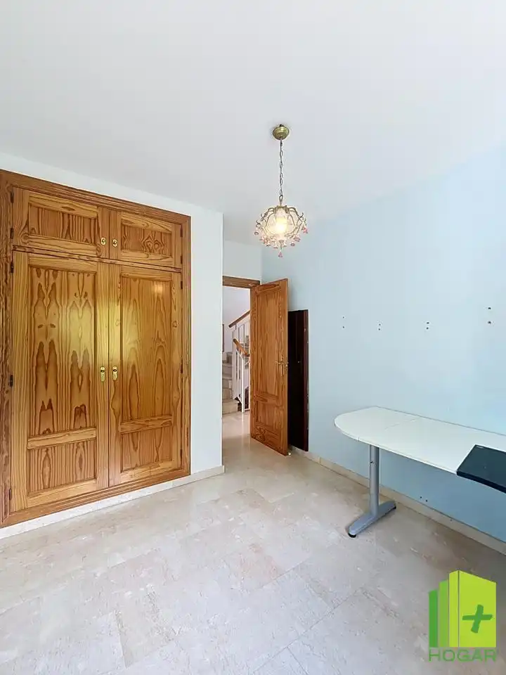Casa adosada en venta en Jaén con Aire acondicionado, Jardín privado y Terraza