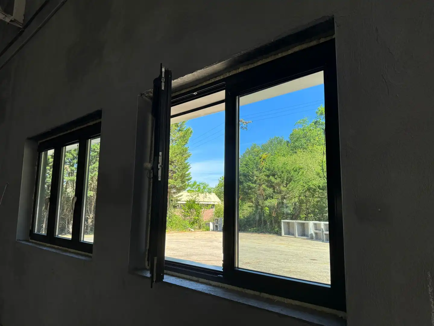 Vista exterior de Nau industrial en venda en Abadiño  amb Alarma
