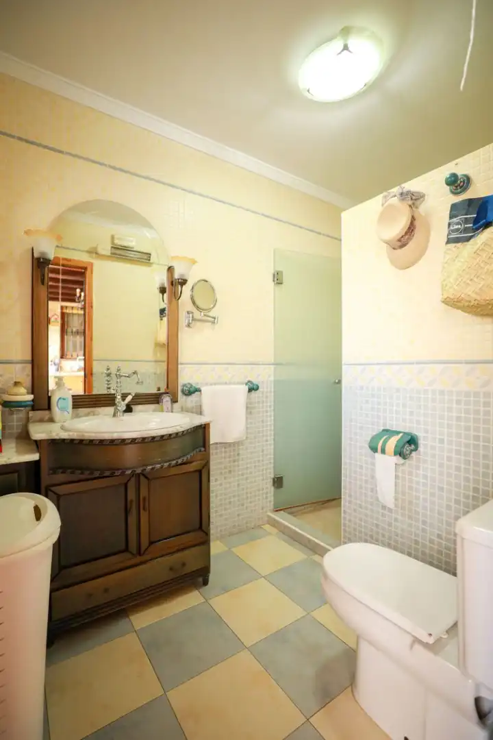 Baño de Casa o chalet en venta en Pizarra con Aire acondicionado, Calefacción y Jardín privado