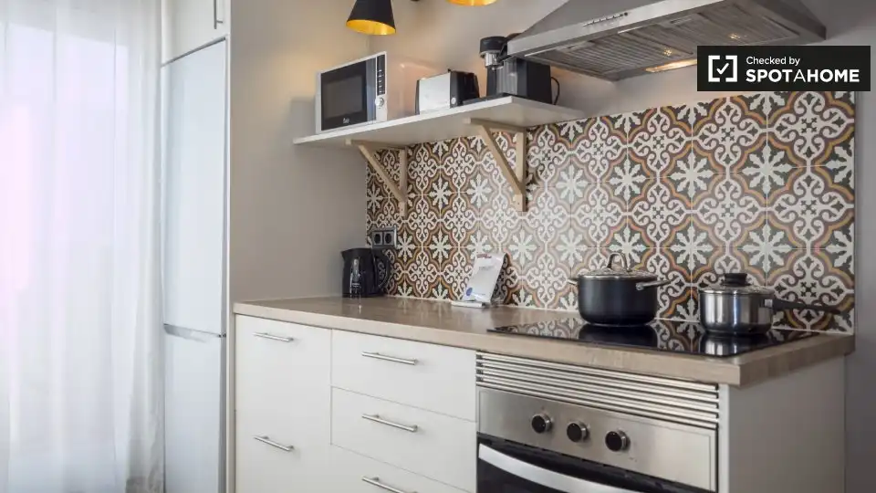 Flat with terrace to rent in Ciutat Vella, imagen 4