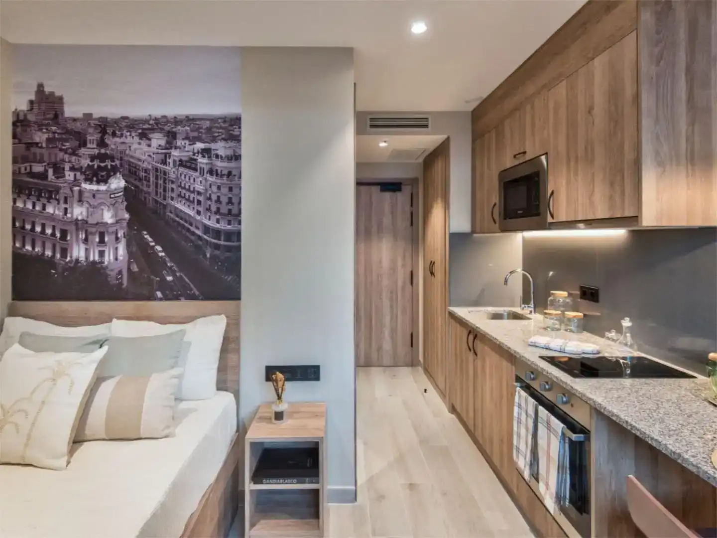 Schlafzimmer von Wohnung zur Miete in  Madrid Capital mit Klimaanlage und Schwimmbad