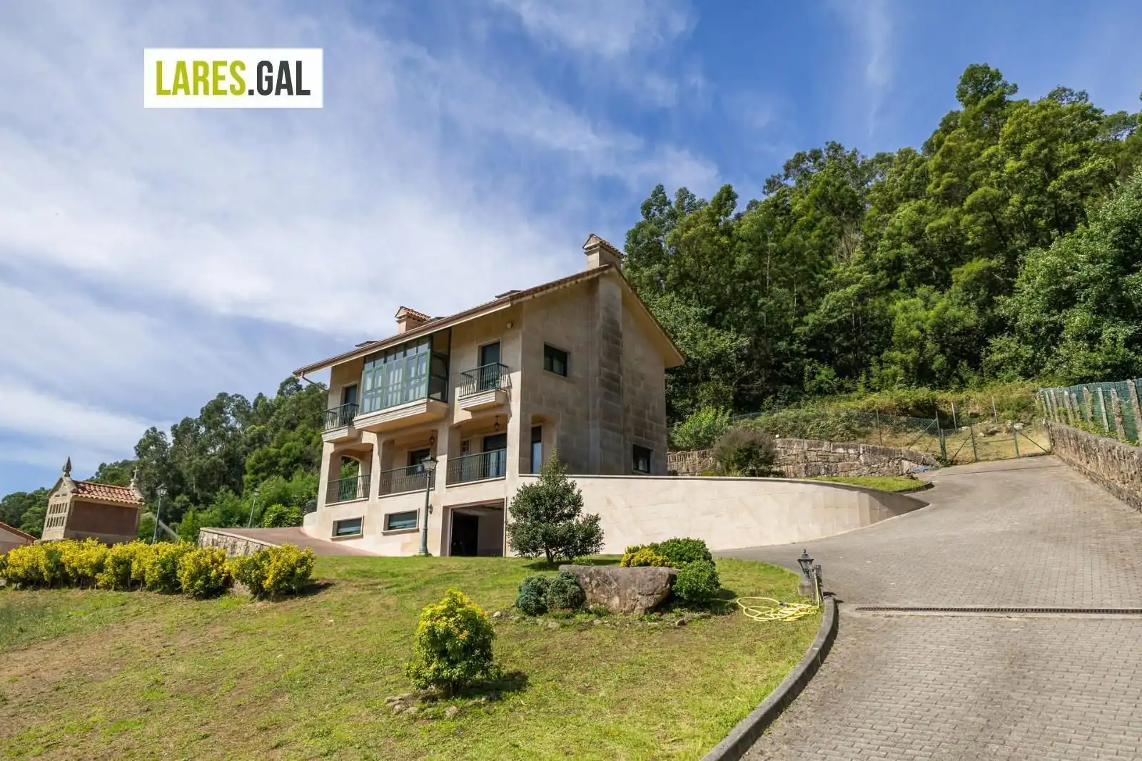 Außenansicht von Haus oder Chalet zum Verkauf in Cangas  mit Heizung, Terrasse und Möbliert