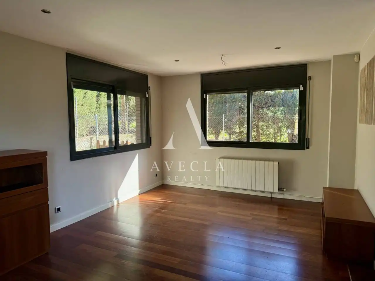 Vista exterior de Casa o xalet en venda en Rubí amb Calefacció, Jardí privat i Parquet
