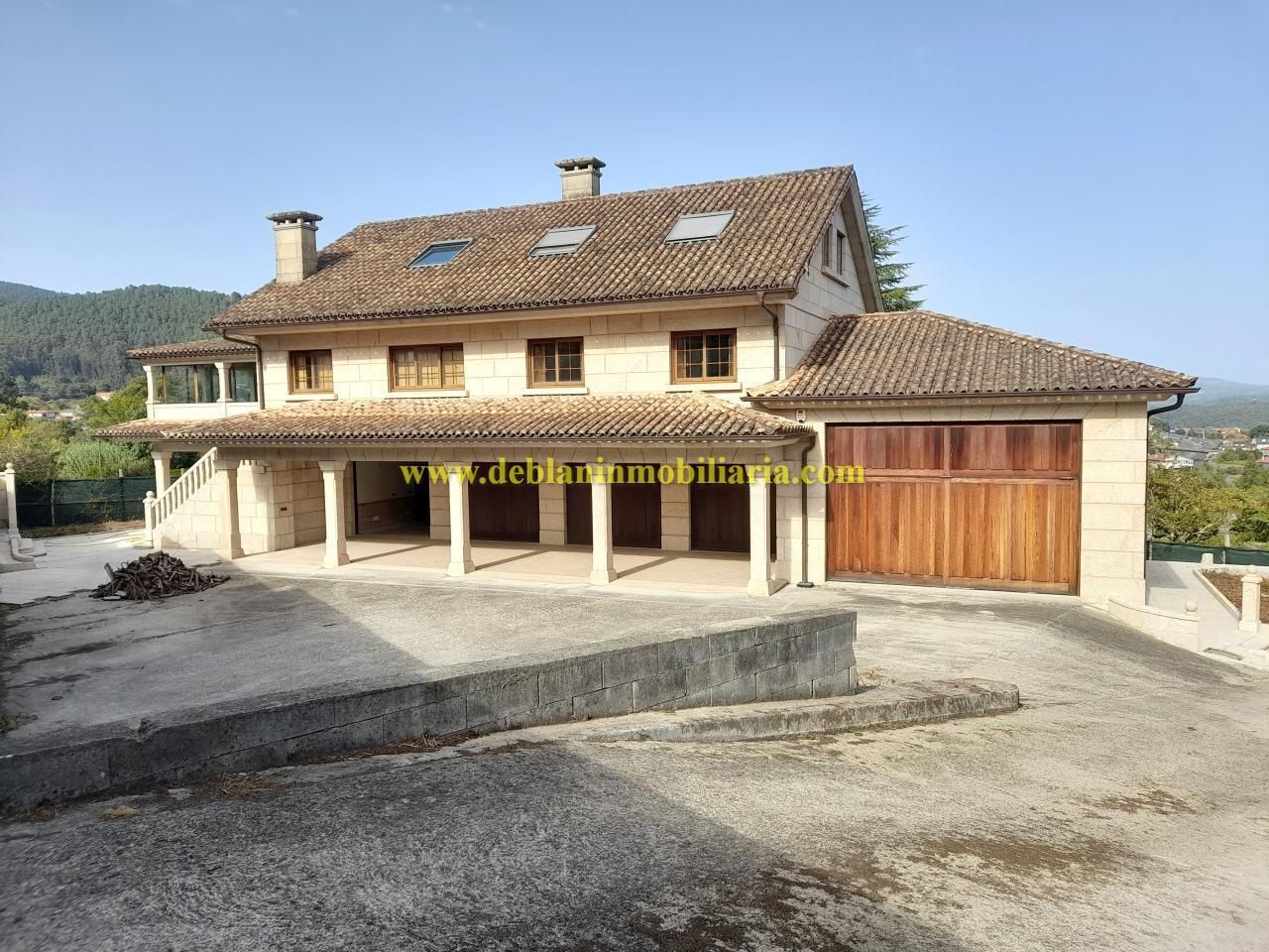 Außenansicht von Country house zum verkauf in Tui mit Heizung, Privatgarten und Terrasse