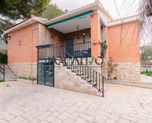 Exterior view of House or chalet for sale in Fresnedillas de la Oliva  with Heating, Private garden and Terrace