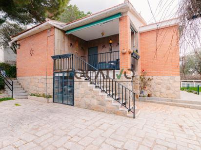 Exterior view of House or chalet for sale in Fresnedillas de la Oliva  with Heating, Private garden and Terrace