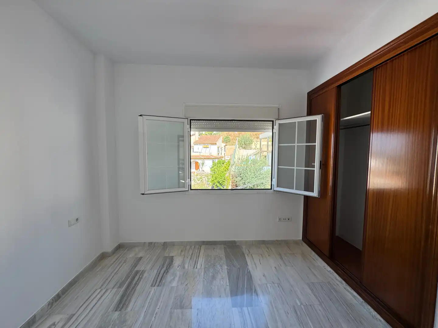 Dormitori de Casa o xalet en venda en Rincón de la Victoria amb Aire condicionat, Jardí privat i Terrassa