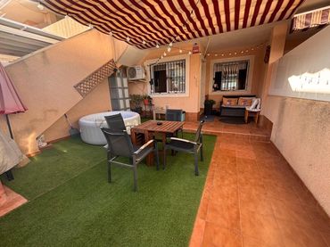 Adosado con piscina en venta en Calle SANTA ALICIA 10