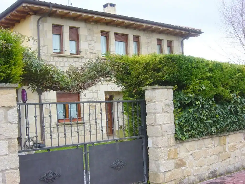 Xalet amb jardí en venda a Calle Iglesia