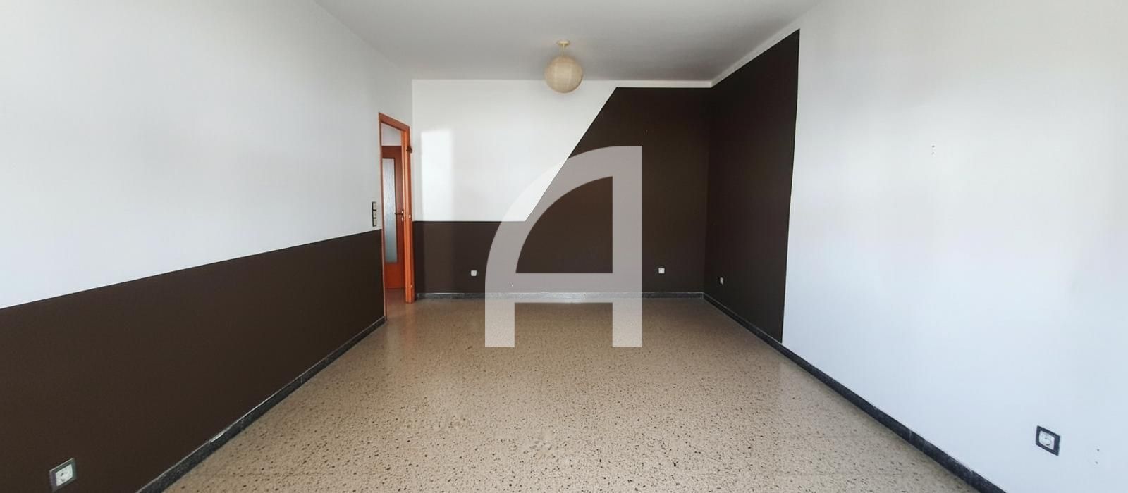 Sala d'estar de Casa adosada en venda en Vilobí d'Onyar amb Calefacció i Jardí privat