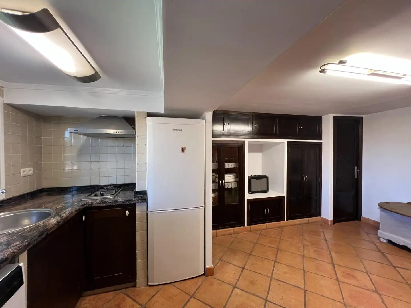 Cuina de Casa o xalet en venda en Alhaurín de la Torre amb Aire condicionat, Jardí privat i Terrassa