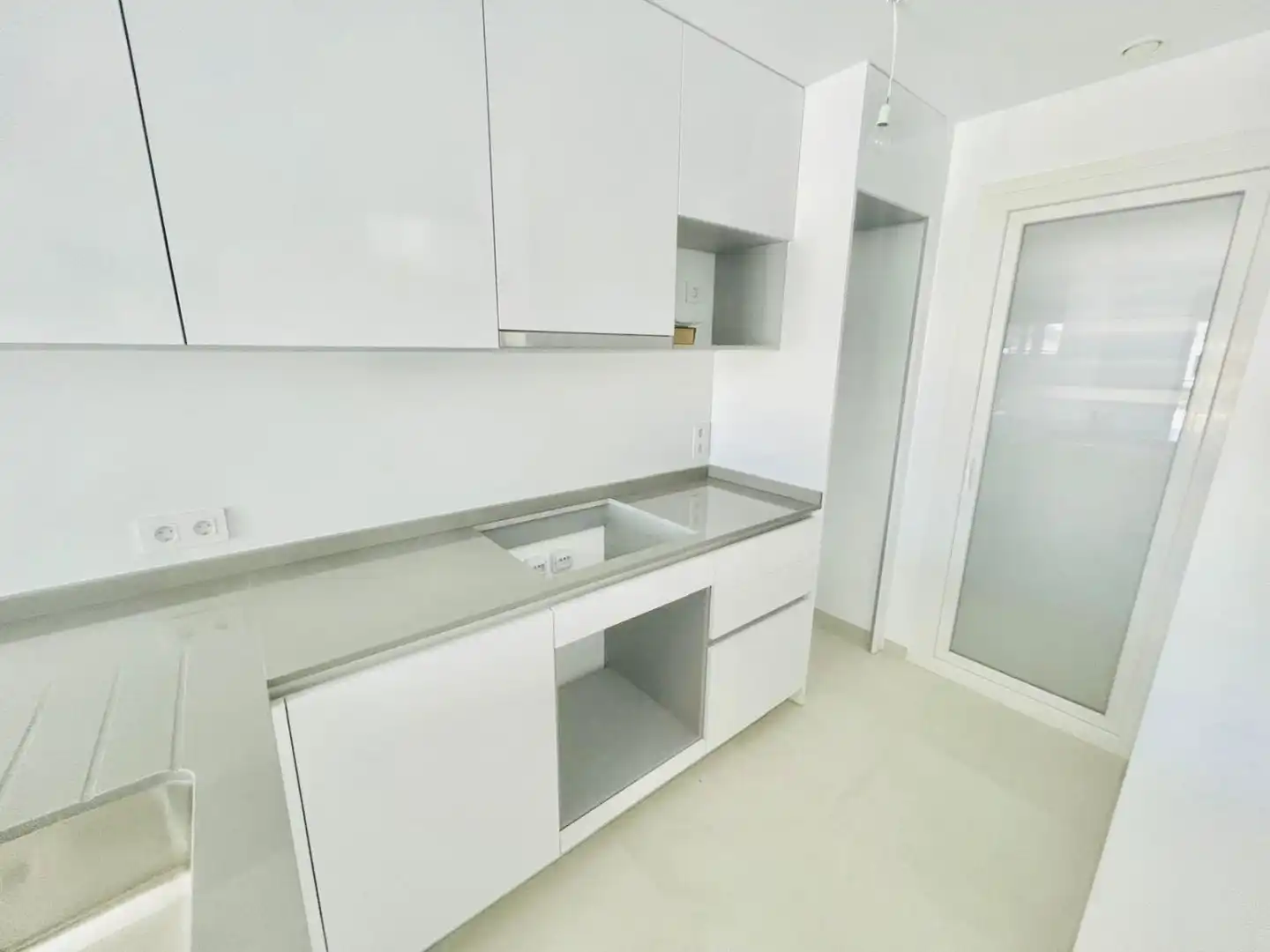 Cocina de Ático de alquiler en Torrevieja con Aire acondicionado, Calefacción y Terraza