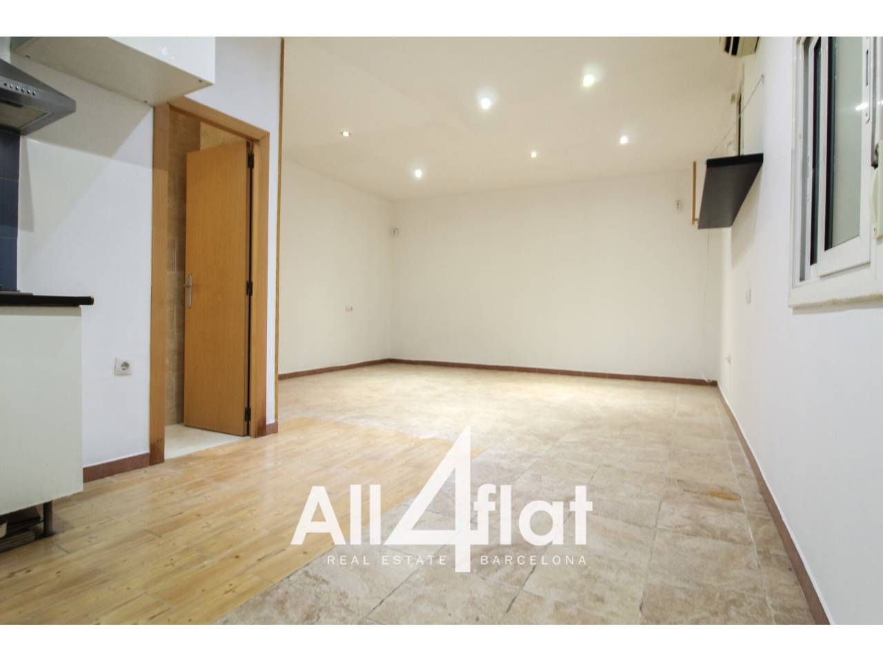 Study for sale in L'Hospitalet de Llobregat  with Air Conditioner and Alarm