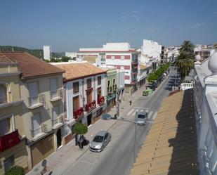 Vista exterior de Àtic en venda en Nueva Carteya amb Aire condicionat, Terrassa i Balcó