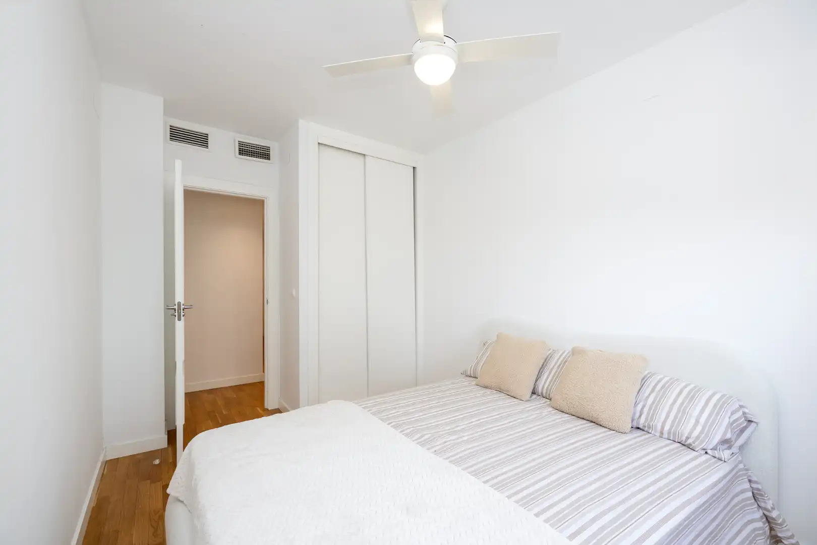 Habitación de Piso de alquiler en Granada con Calefacción, Parquet y Terraza